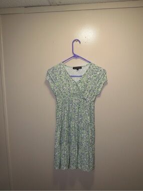 Derek Heart girl’s floral babydoll mini dress in a sage green color. Size 14